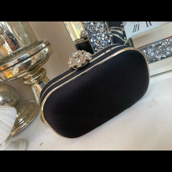 Vintage Style Hand Clutch - Picture 5 of 5